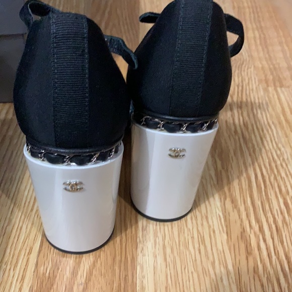 Chanel Tweed T-Strap Pumps, 38.5 - Picture 2 of 7